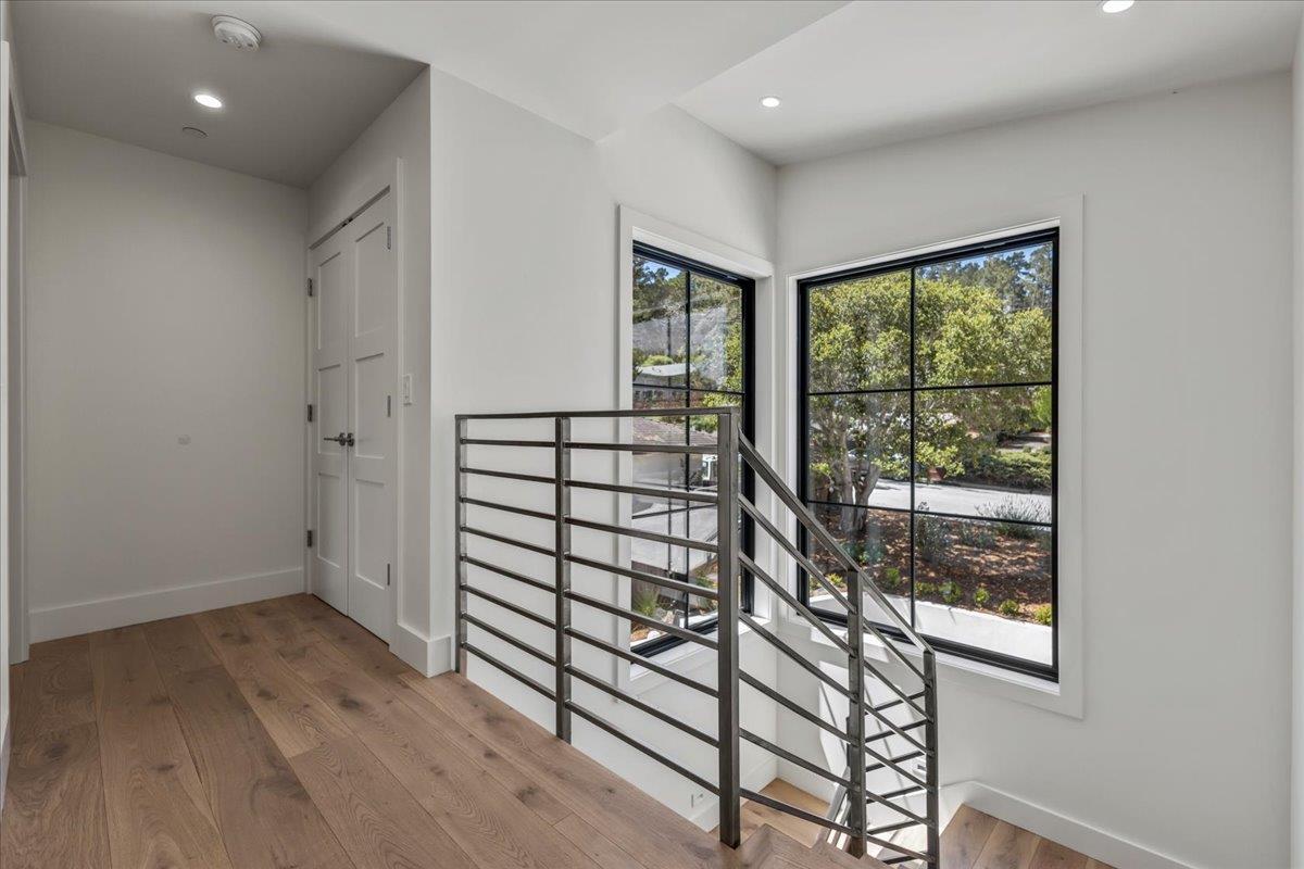 Detail Gallery Image 12 of 27 For 541 Dry Creek Rd, Monterey,  CA 93940 - 5 Beds | 4 Baths