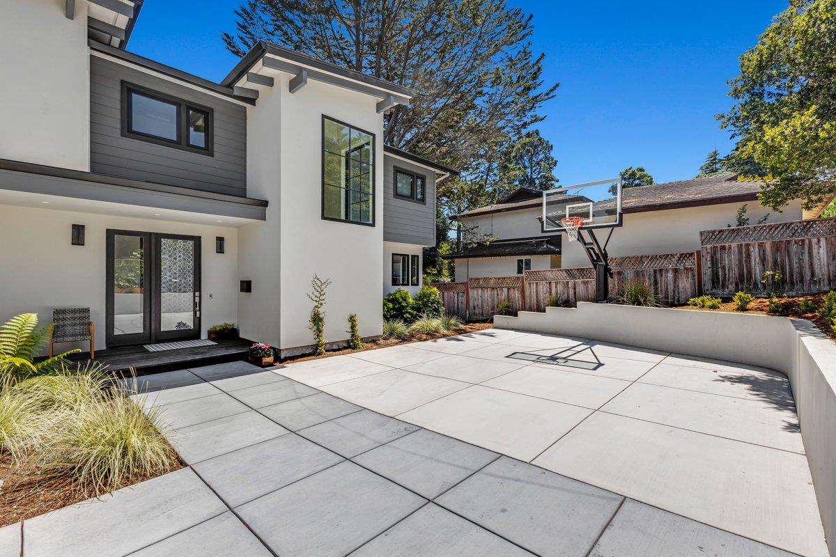 Detail Gallery Image 2 of 27 For 541 Dry Creek Rd, Monterey,  CA 93940 - 5 Beds | 4 Baths