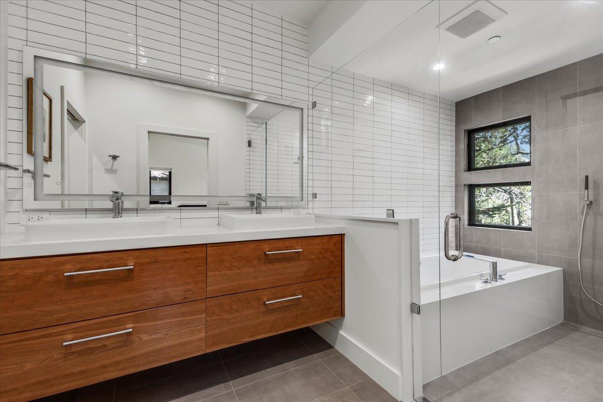 Detail Gallery Image 21 of 27 For 541 Dry Creek Rd, Monterey,  CA 93940 - 5 Beds | 4 Baths