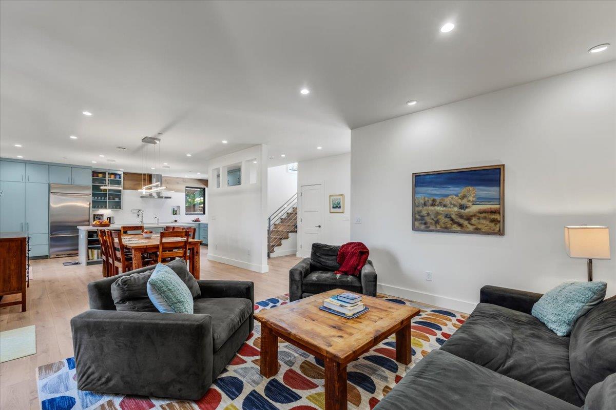 Detail Gallery Image 9 of 27 For 541 Dry Creek Rd, Monterey,  CA 93940 - 5 Beds | 4 Baths