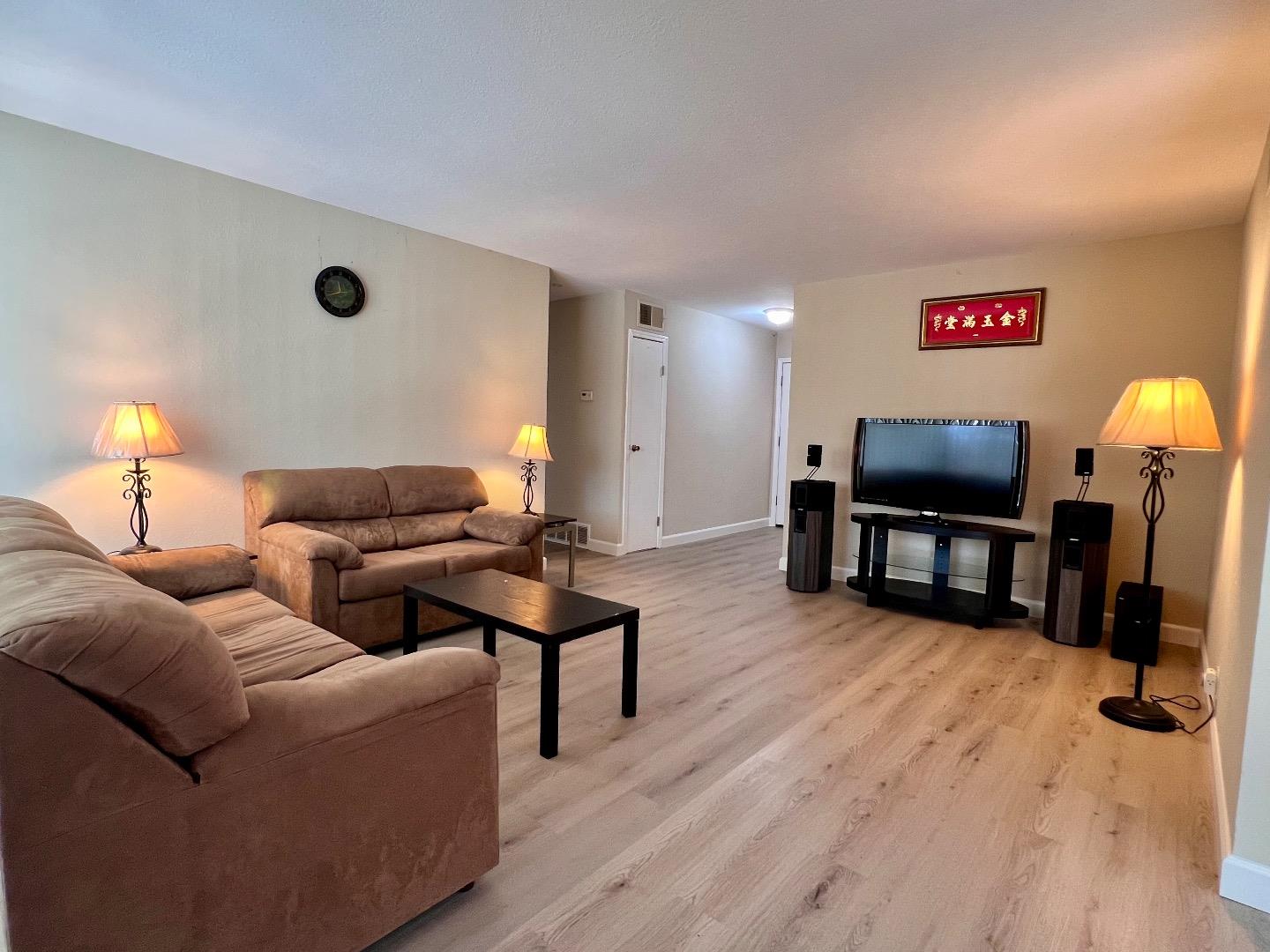 Detail Gallery Image 3 of 14 For 28272 Dickens Ave, Hayward,  CA 94544 - 3 Beds | 1/1 Baths