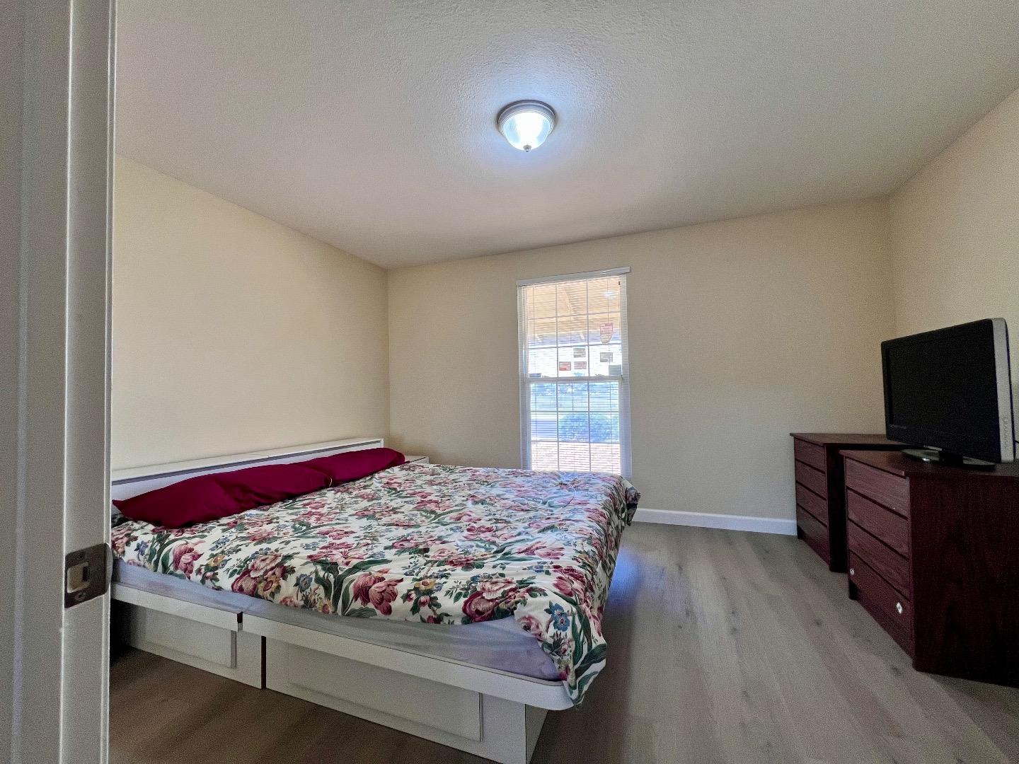 Detail Gallery Image 5 of 14 For 28272 Dickens Ave, Hayward,  CA 94544 - 3 Beds | 1/1 Baths