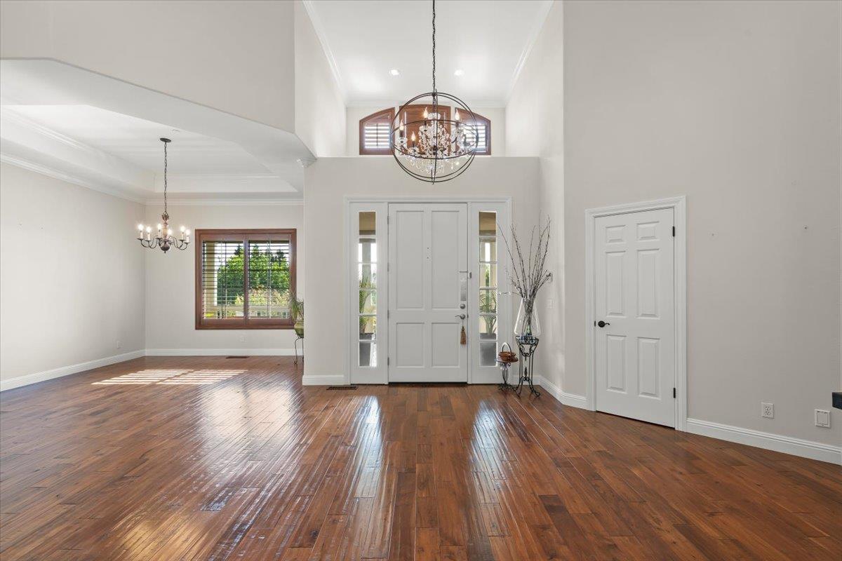 Detail Gallery Image 11 of 42 For 2380 Sunflower Cir, Gilroy,  CA 95020 - 4 Beds | 3 Baths