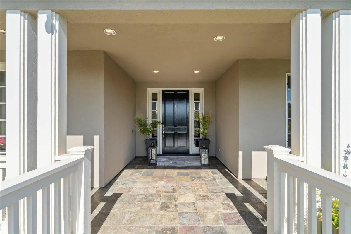 Detail Gallery Image 5 of 42 For 2380 Sunflower Cir, Gilroy,  CA 95020 - 4 Beds | 3 Baths