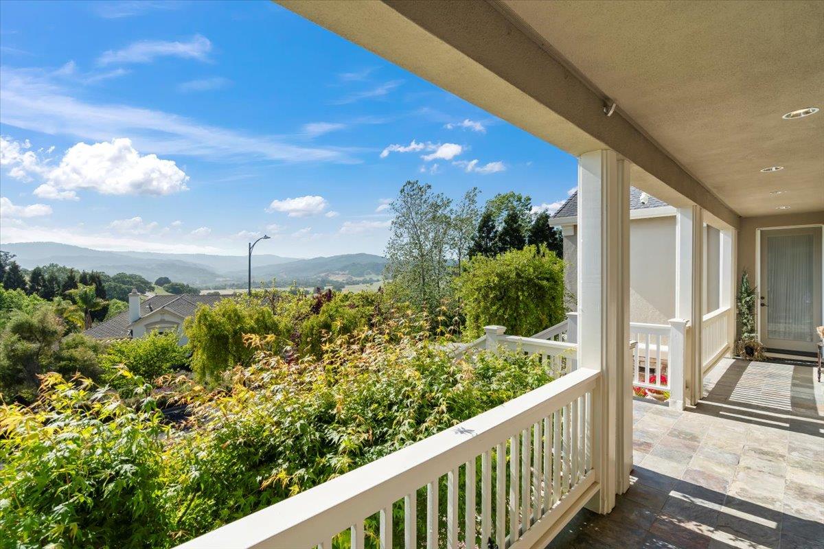 Detail Gallery Image 7 of 42 For 2380 Sunflower Cir, Gilroy,  CA 95020 - 4 Beds | 3 Baths