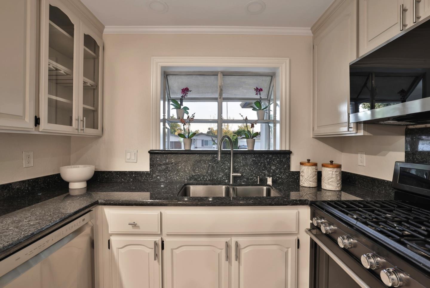 Detail Gallery Image 10 of 33 For 4346 Jan Way, San Jose,  CA 95124 - 3 Beds | 2 Baths