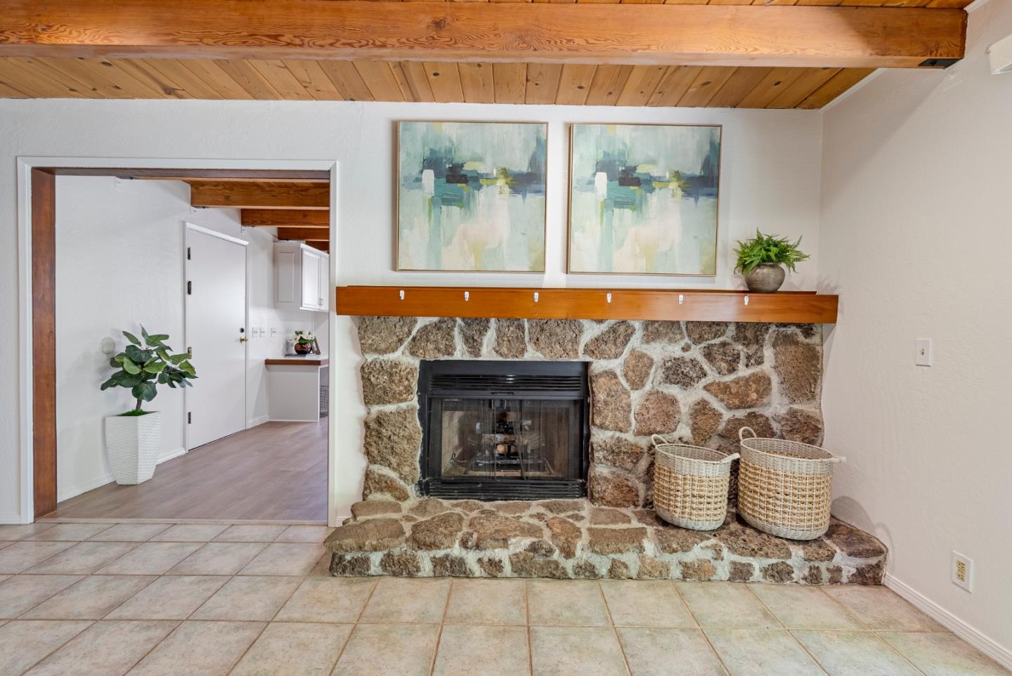 Detail Gallery Image 13 of 48 For 50 Florence Ct, Hollister,  CA 95023 - 3 Beds | 2/1 Baths
