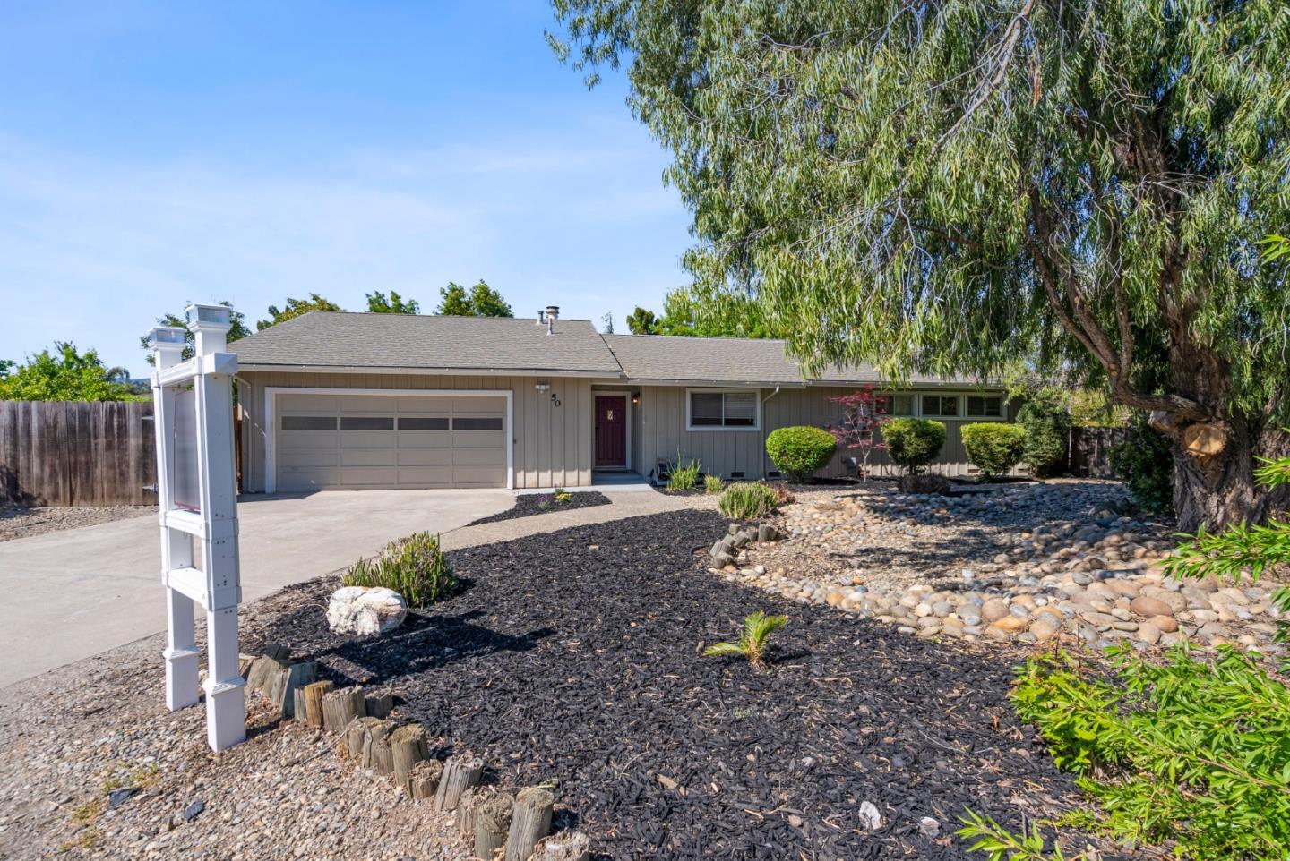Detail Gallery Image 2 of 48 For 50 Florence Ct, Hollister,  CA 95023 - 3 Beds | 2/1 Baths