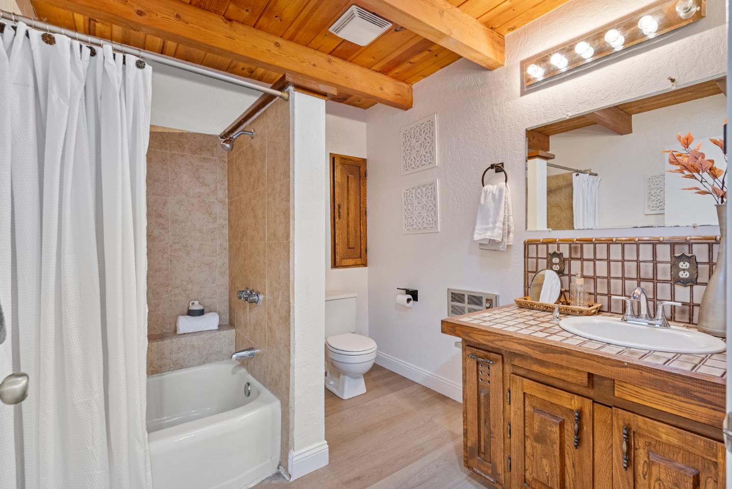 Detail Gallery Image 31 of 48 For 50 Florence Ct, Hollister,  CA 95023 - 3 Beds | 2/1 Baths