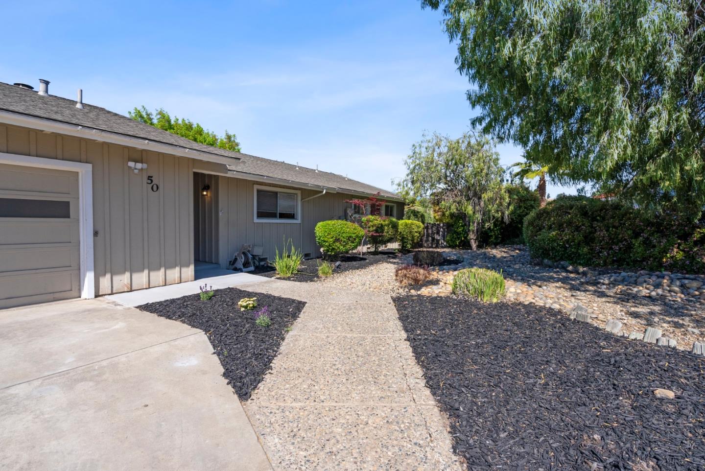 Detail Gallery Image 5 of 48 For 50 Florence Ct, Hollister,  CA 95023 - 3 Beds | 2/1 Baths