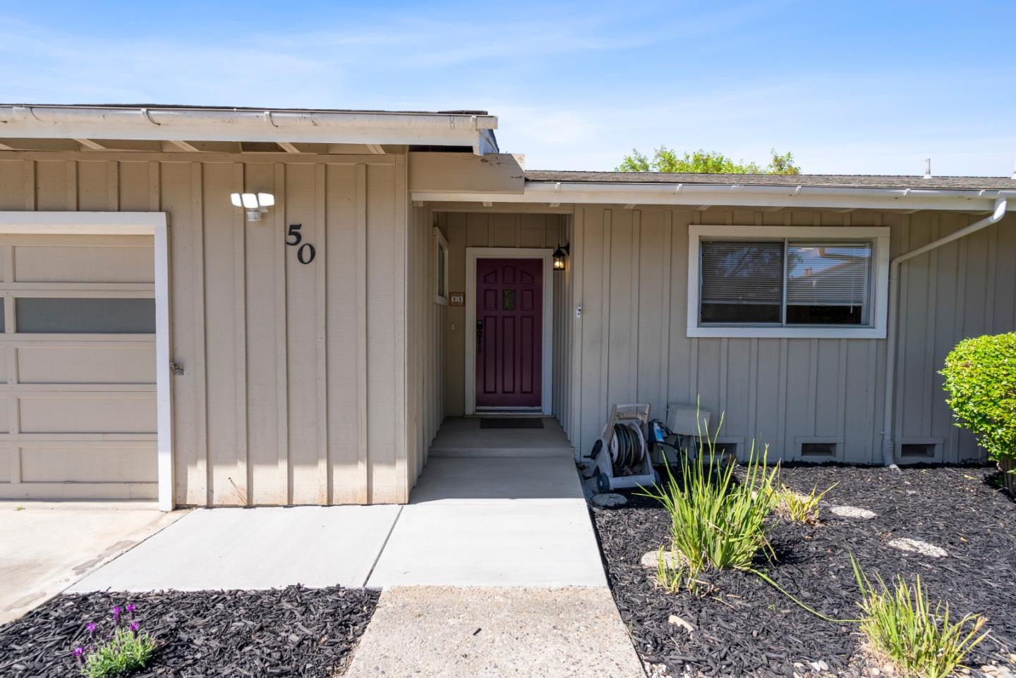 Detail Gallery Image 6 of 48 For 50 Florence Ct, Hollister,  CA 95023 - 3 Beds | 2/1 Baths
