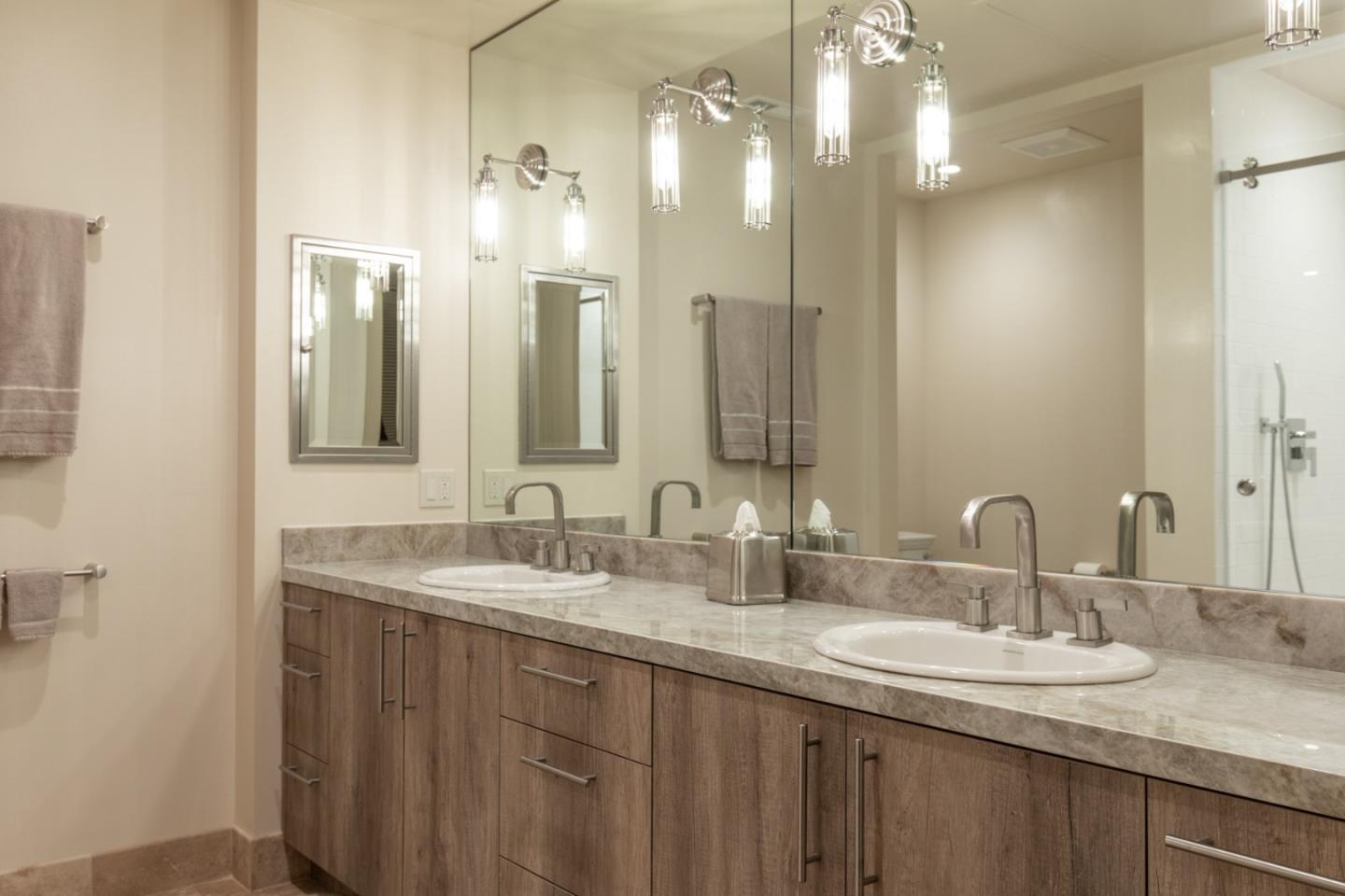 Detail Gallery Image 11 of 21 For 575 Foam St #B,  Monterey,  CA 93940 - 3 Beds | 2 Baths