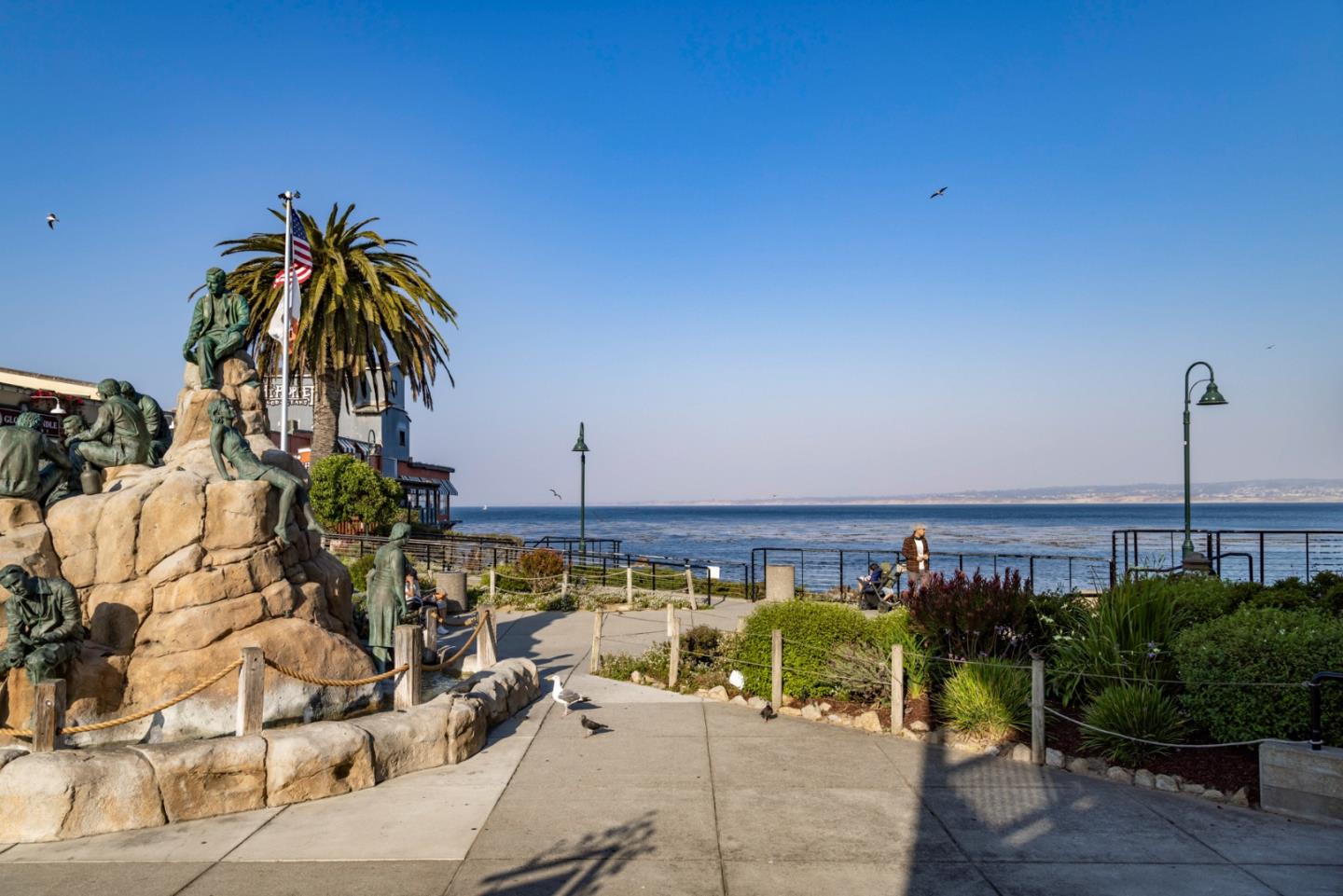 Detail Gallery Image 15 of 21 For 575 Foam St #B,  Monterey,  CA 93940 - 3 Beds | 2 Baths