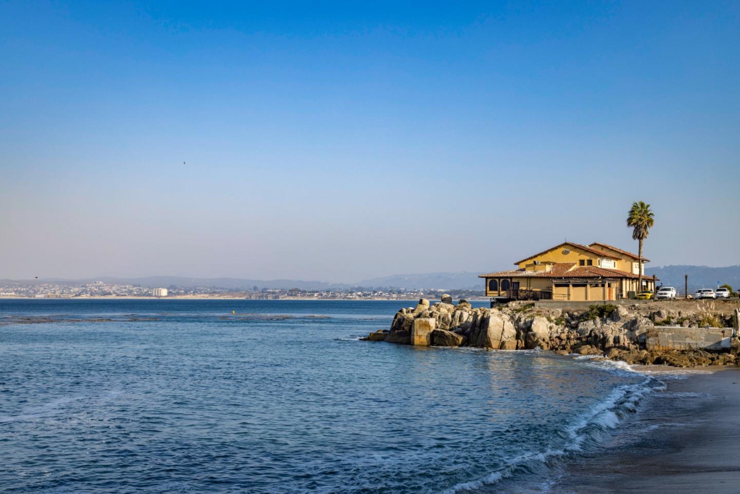 Detail Gallery Image 16 of 21 For 575 Foam St #B,  Monterey,  CA 93940 - 3 Beds | 2 Baths