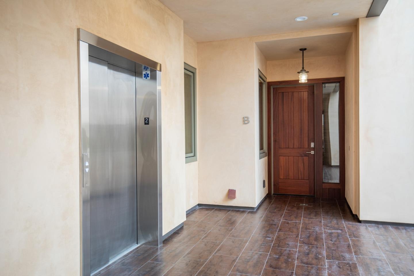 Detail Gallery Image 3 of 21 For 575 Foam St #B,  Monterey,  CA 93940 - 3 Beds | 2 Baths