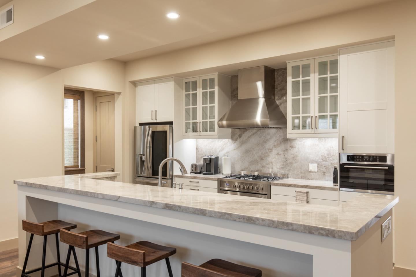 Detail Gallery Image 5 of 21 For 575 Foam St #B,  Monterey,  CA 93940 - 3 Beds | 2 Baths