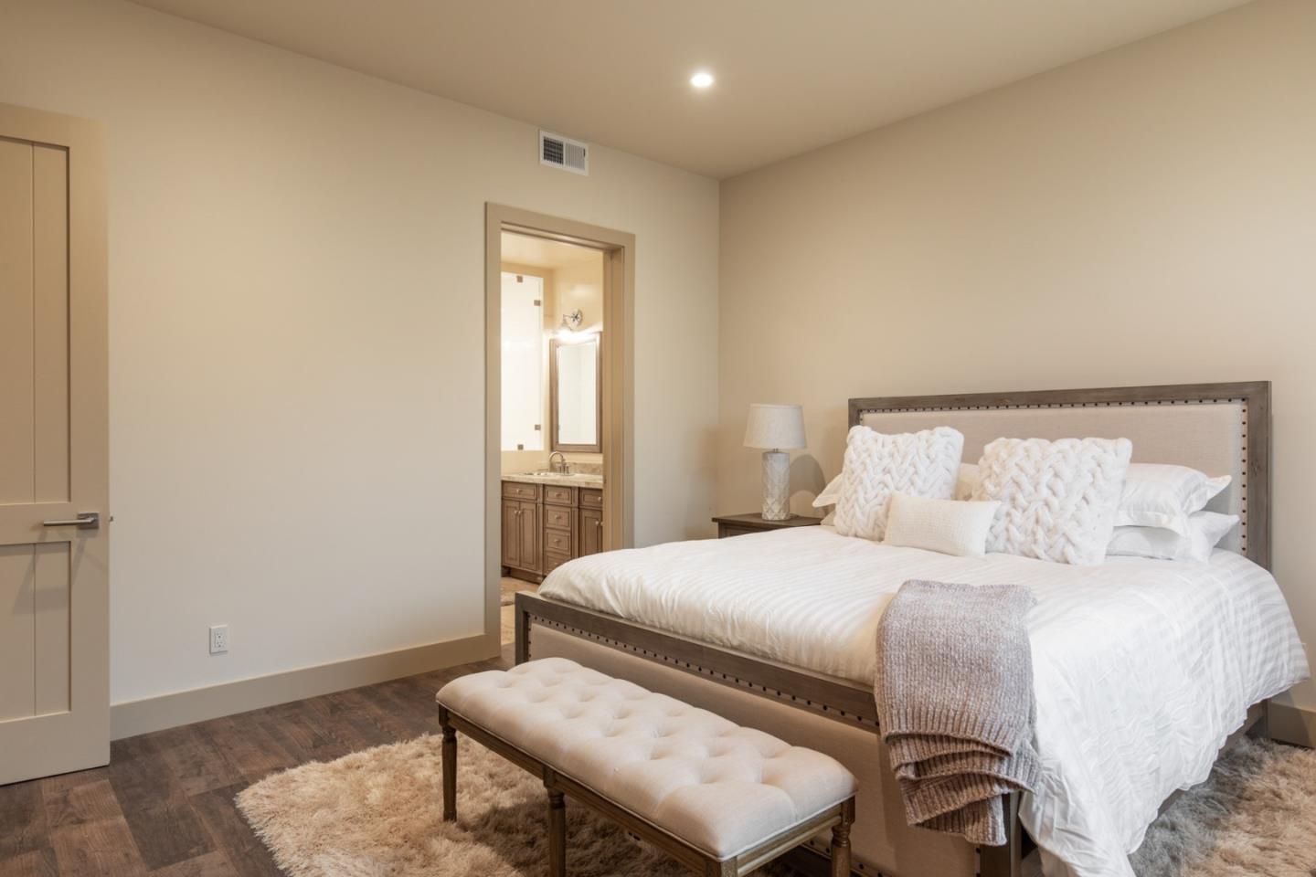Detail Gallery Image 7 of 21 For 575 Foam St #B,  Monterey,  CA 93940 - 3 Beds | 2 Baths