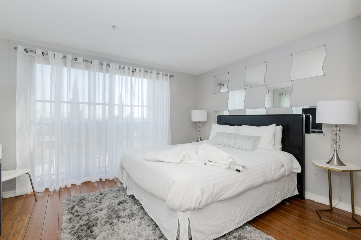 Detail Gallery Image 15 of 22 For 334 Santana Row #300,  San Jose,  CA 95128 - 2 Beds | 2/1 Baths