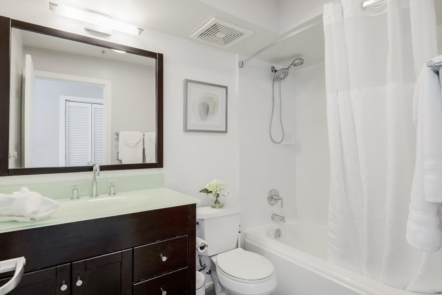 Detail Gallery Image 16 of 22 For 334 Santana Row #300,  San Jose,  CA 95128 - 2 Beds | 2/1 Baths