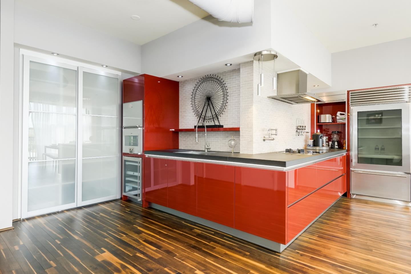 Detail Gallery Image 3 of 22 For 334 Santana Row #300,  San Jose,  CA 95128 - 2 Beds | 2/1 Baths