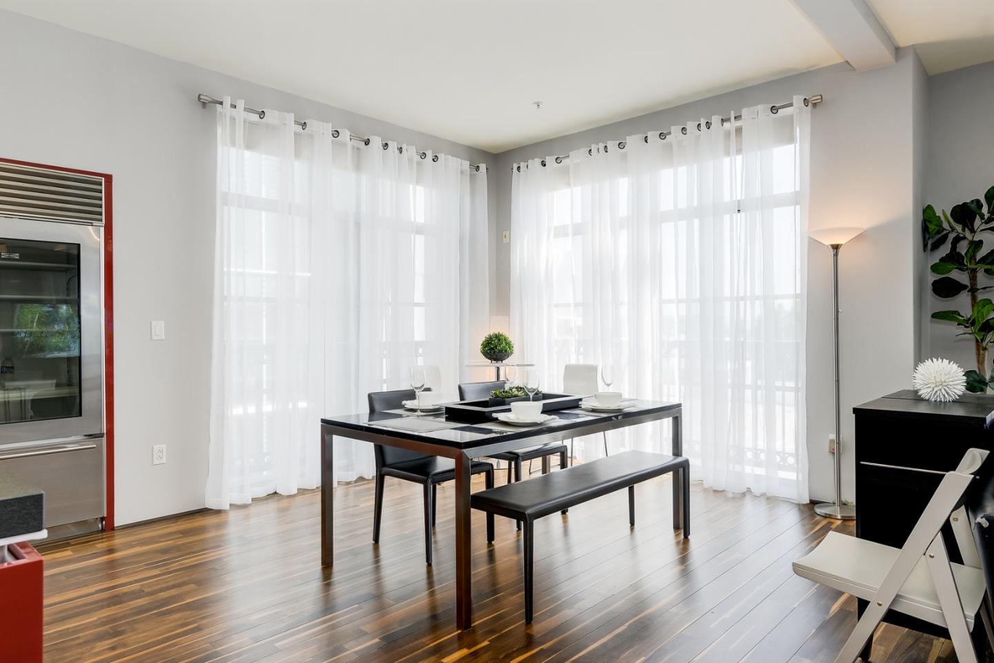 Detail Gallery Image 8 of 22 For 334 Santana Row #300,  San Jose,  CA 95128 - 2 Beds | 2/1 Baths