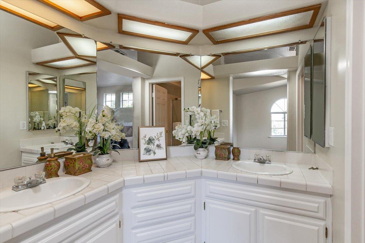 Detail Gallery Image 11 of 30 For 3638 Clear Brook Ct, San Jose,  CA 95111 - 4 Beds | 3/1 Baths
