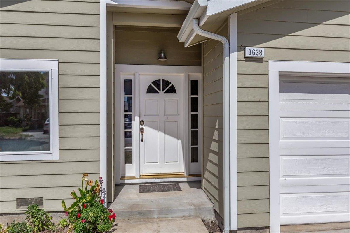 Detail Gallery Image 4 of 30 For 3638 Clear Brook Ct, San Jose,  CA 95111 - 4 Beds | 3/1 Baths