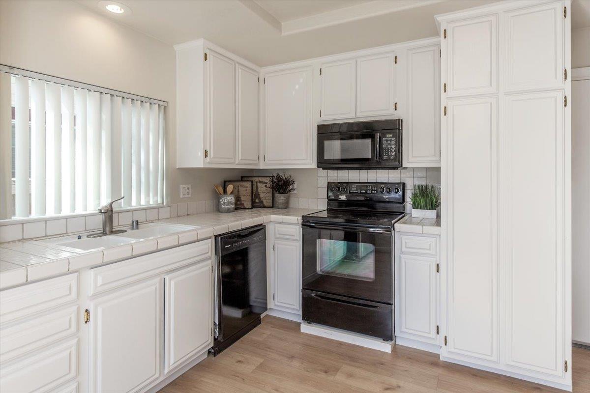 Detail Gallery Image 6 of 30 For 3638 Clear Brook Ct, San Jose,  CA 95111 - 4 Beds | 3/1 Baths