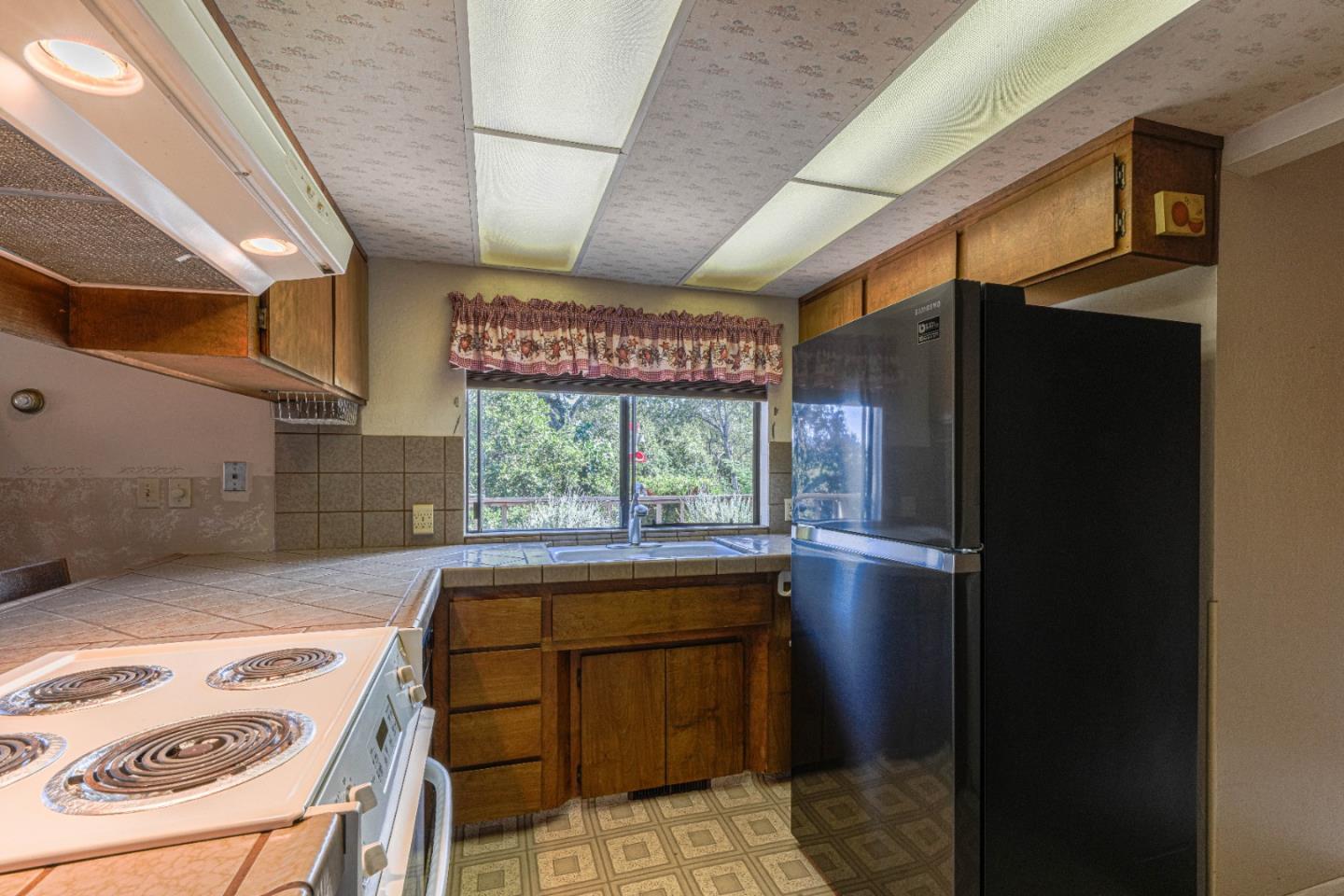 Detail Gallery Image 10 of 24 For 18801 Moro Rd, Salinas,  CA 93907 - 3 Beds | 2 Baths