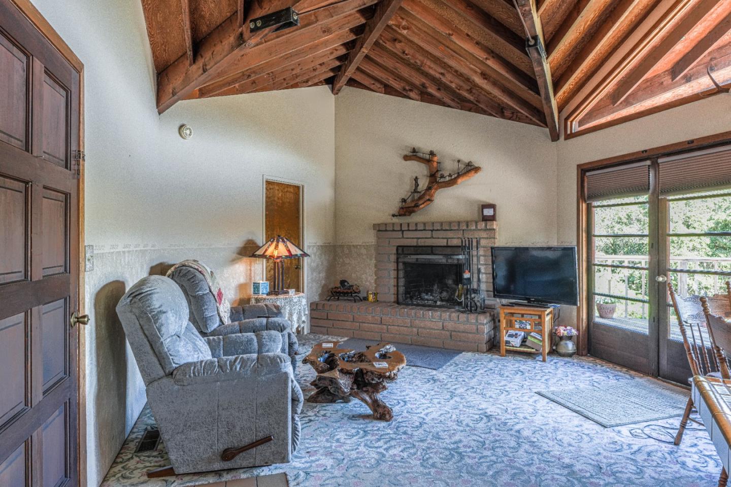 Detail Gallery Image 5 of 24 For 18801 Moro Rd, Salinas,  CA 93907 - 3 Beds | 2 Baths