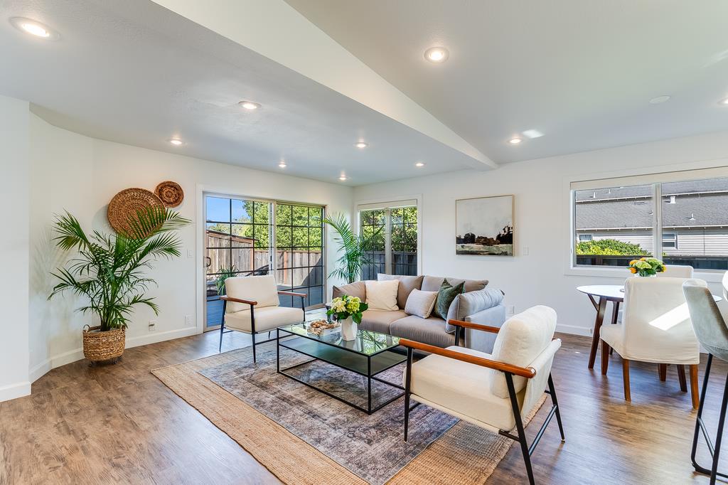 Detail Gallery Image 11 of 59 For 2360 Melanie Pl, Santa Cruz,  CA 95062 - 3 Beds | 2 Baths