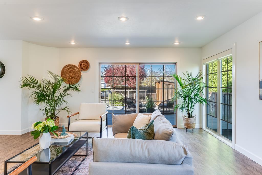 Detail Gallery Image 12 of 59 For 2360 Melanie Pl, Santa Cruz,  CA 95062 - 3 Beds | 2 Baths