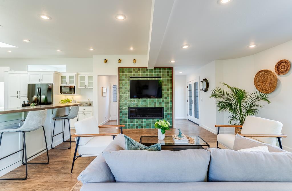Detail Gallery Image 13 of 59 For 2360 Melanie Pl, Santa Cruz,  CA 95062 - 3 Beds | 2 Baths