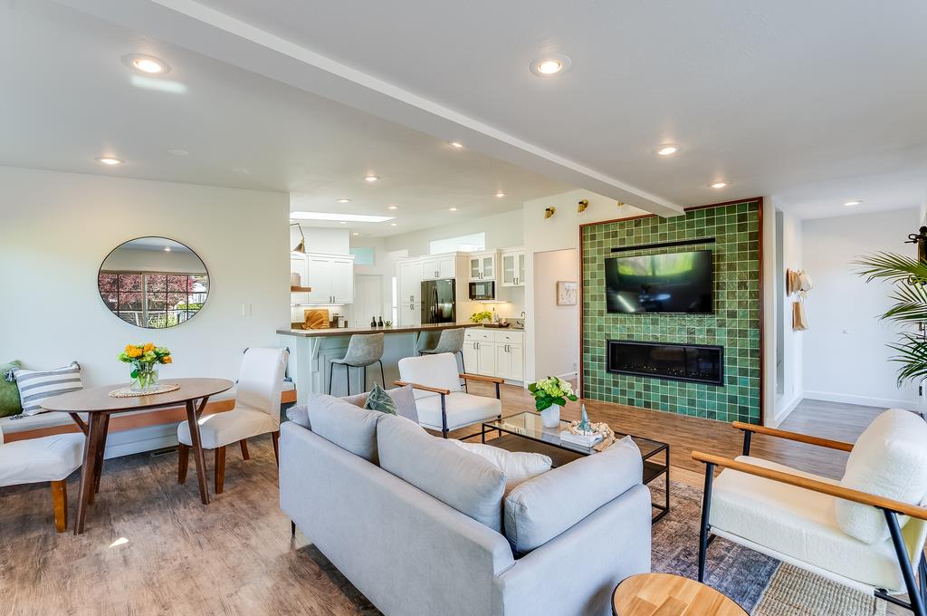 Detail Gallery Image 14 of 59 For 2360 Melanie Pl, Santa Cruz,  CA 95062 - 3 Beds | 2 Baths