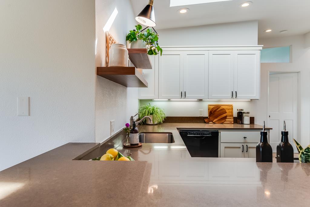 Detail Gallery Image 20 of 59 For 2360 Melanie Pl, Santa Cruz,  CA 95062 - 3 Beds | 2 Baths