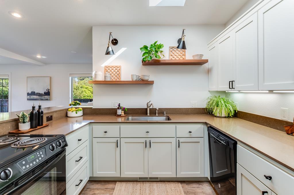 Detail Gallery Image 24 of 59 For 2360 Melanie Pl, Santa Cruz,  CA 95062 - 3 Beds | 2 Baths