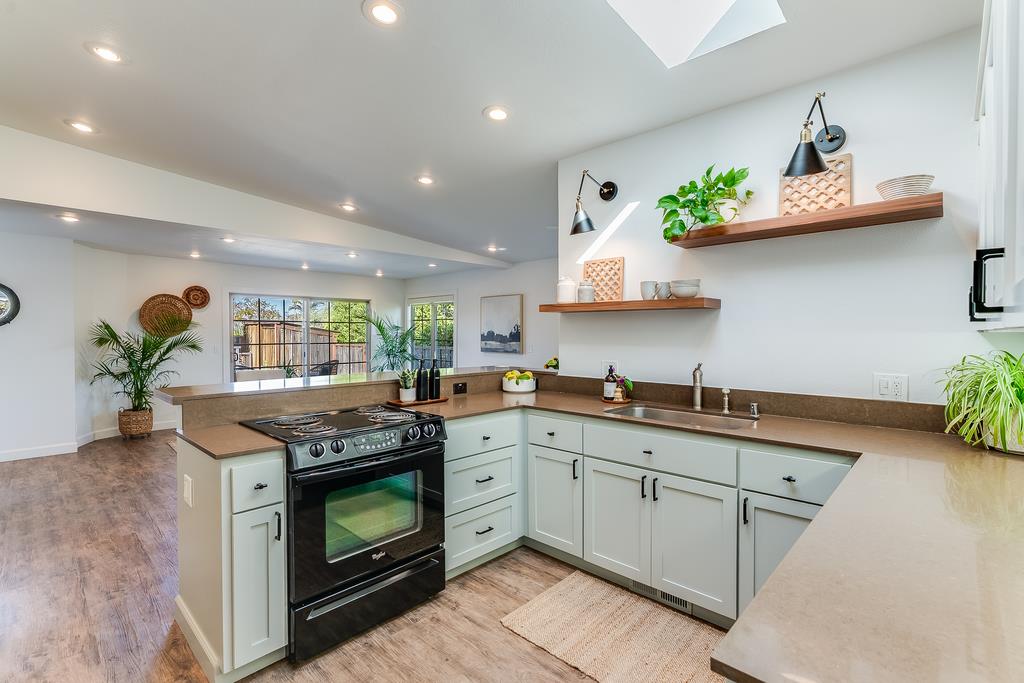 Detail Gallery Image 26 of 59 For 2360 Melanie Pl, Santa Cruz,  CA 95062 - 3 Beds | 2 Baths