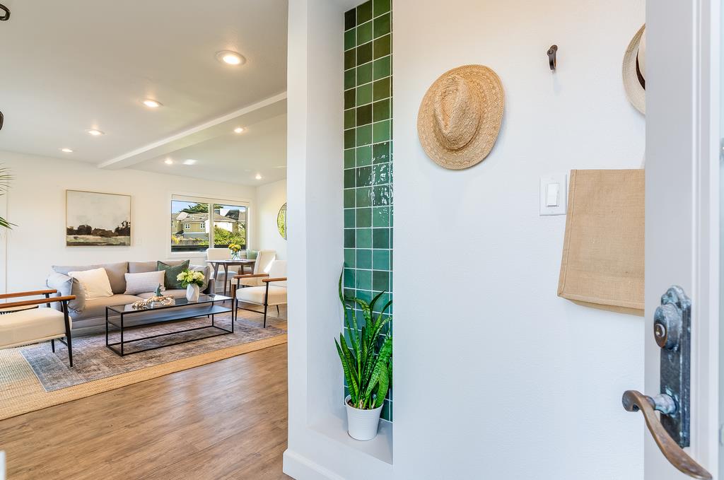 Detail Gallery Image 7 of 59 For 2360 Melanie Pl, Santa Cruz,  CA 95062 - 3 Beds | 2 Baths