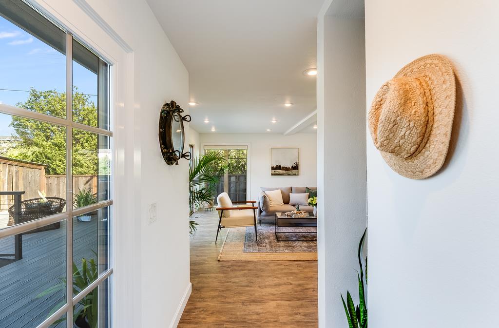 Detail Gallery Image 8 of 59 For 2360 Melanie Pl, Santa Cruz,  CA 95062 - 3 Beds | 2 Baths