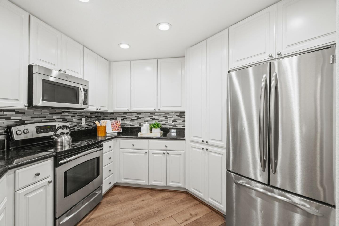 Detail Gallery Image 10 of 33 For 1883 Agnew Rd #114,  Santa Clara,  CA 95054 - 3 Beds | 2 Baths