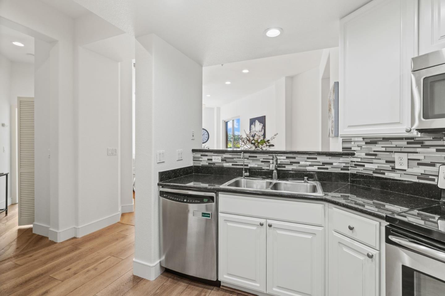 Detail Gallery Image 12 of 33 For 1883 Agnew Rd #114,  Santa Clara,  CA 95054 - 3 Beds | 2 Baths