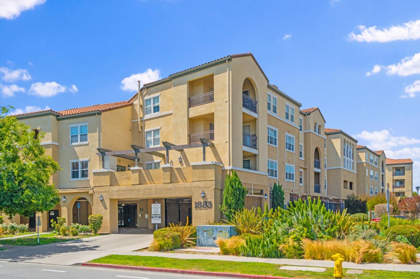 Detail Gallery Image 2 of 33 For 1883 Agnew Rd #114,  Santa Clara,  CA 95054 - 3 Beds | 2 Baths