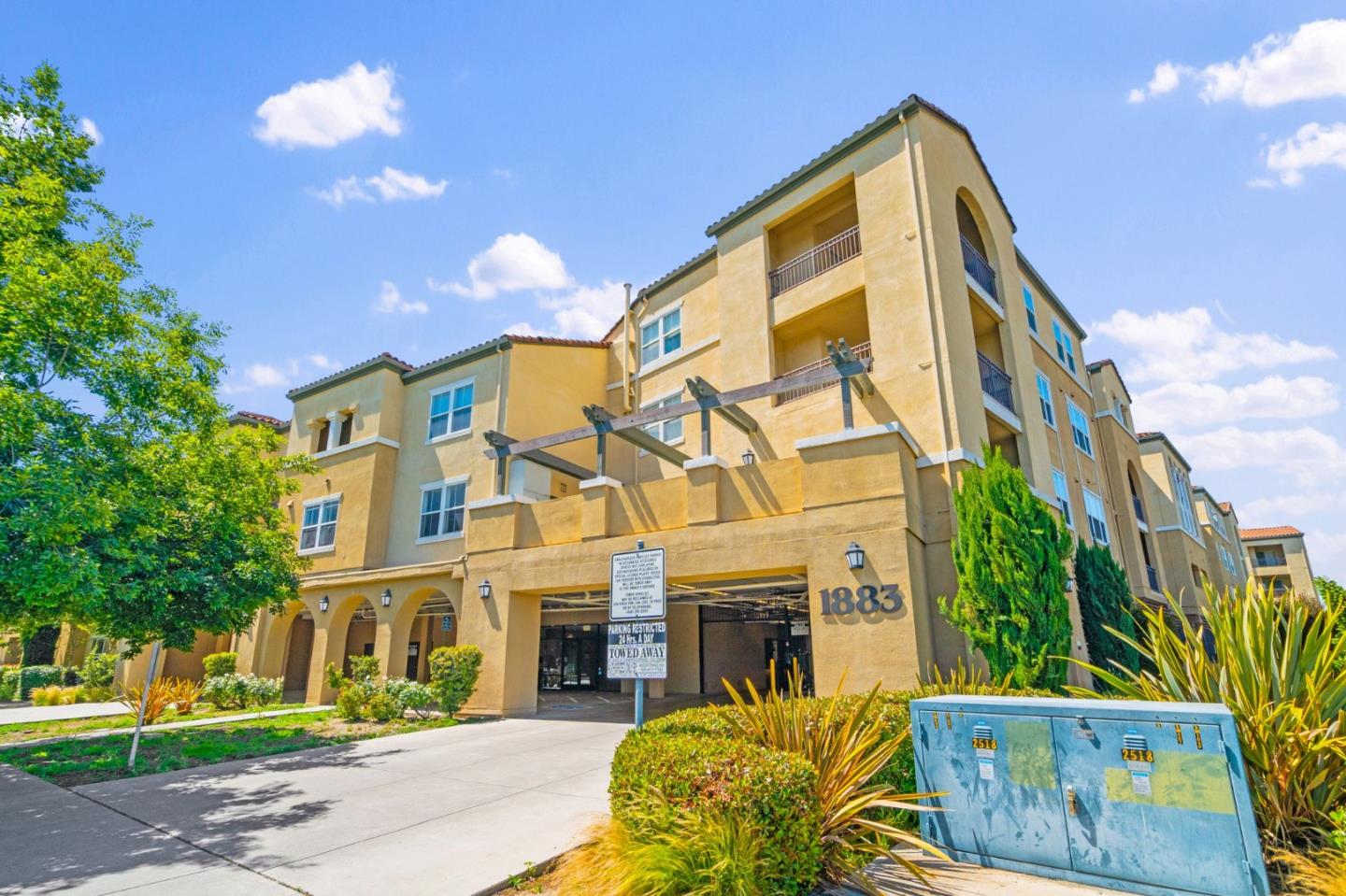Detail Gallery Image 3 of 33 For 1883 Agnew Rd #114,  Santa Clara,  CA 95054 - 3 Beds | 2 Baths