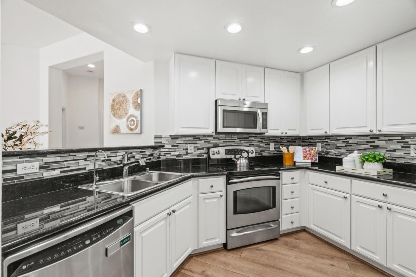 Detail Gallery Image 9 of 33 For 1883 Agnew Rd #114,  Santa Clara,  CA 95054 - 3 Beds | 2 Baths