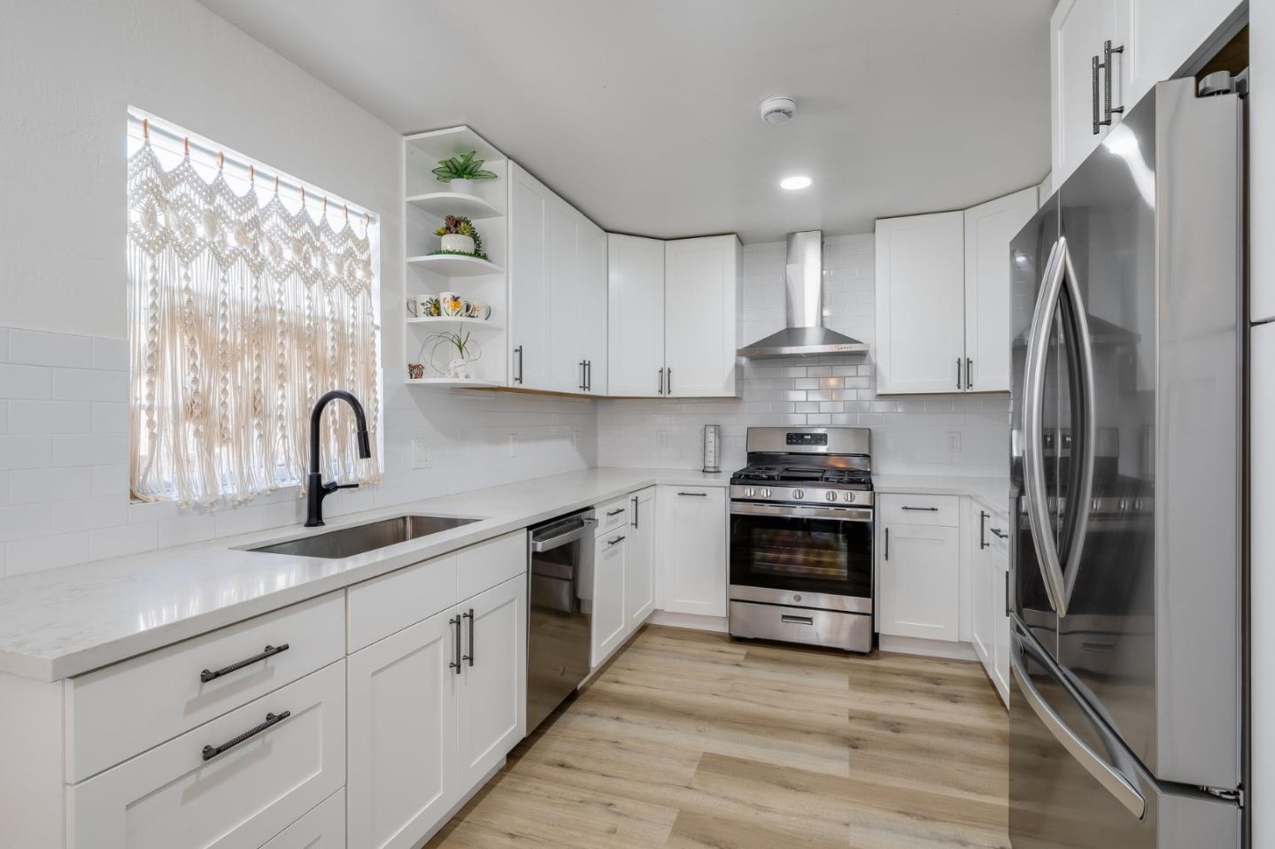 Detail Gallery Image 3 of 31 For 1324 Peralta Rd, Pacifica,  CA 94044 - 3 Beds | 2 Baths