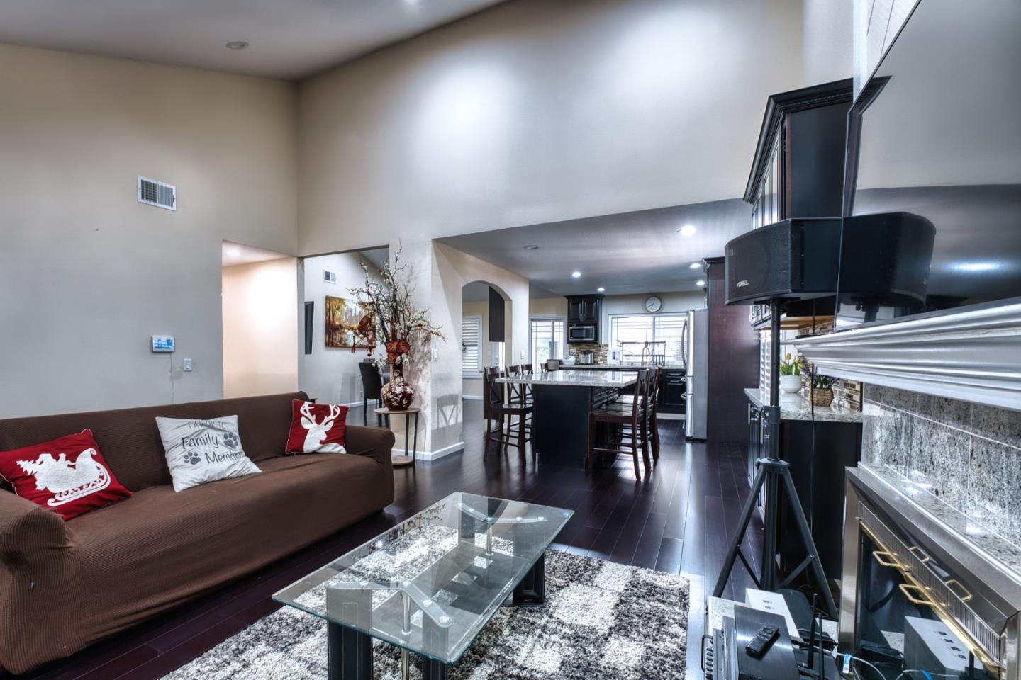 Detail Gallery Image 6 of 27 For 5475 Century Park Way, San Jose,  CA 95111 - 4 Beds | 2 Baths