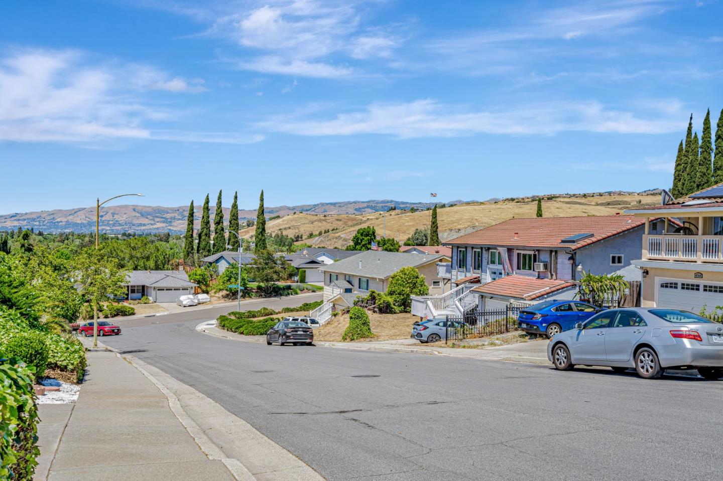 Detail Gallery Image 2 of 29 For 4763 Plainfield Dr, San Jose,  CA 95111 - 4 Beds | 2 Baths
