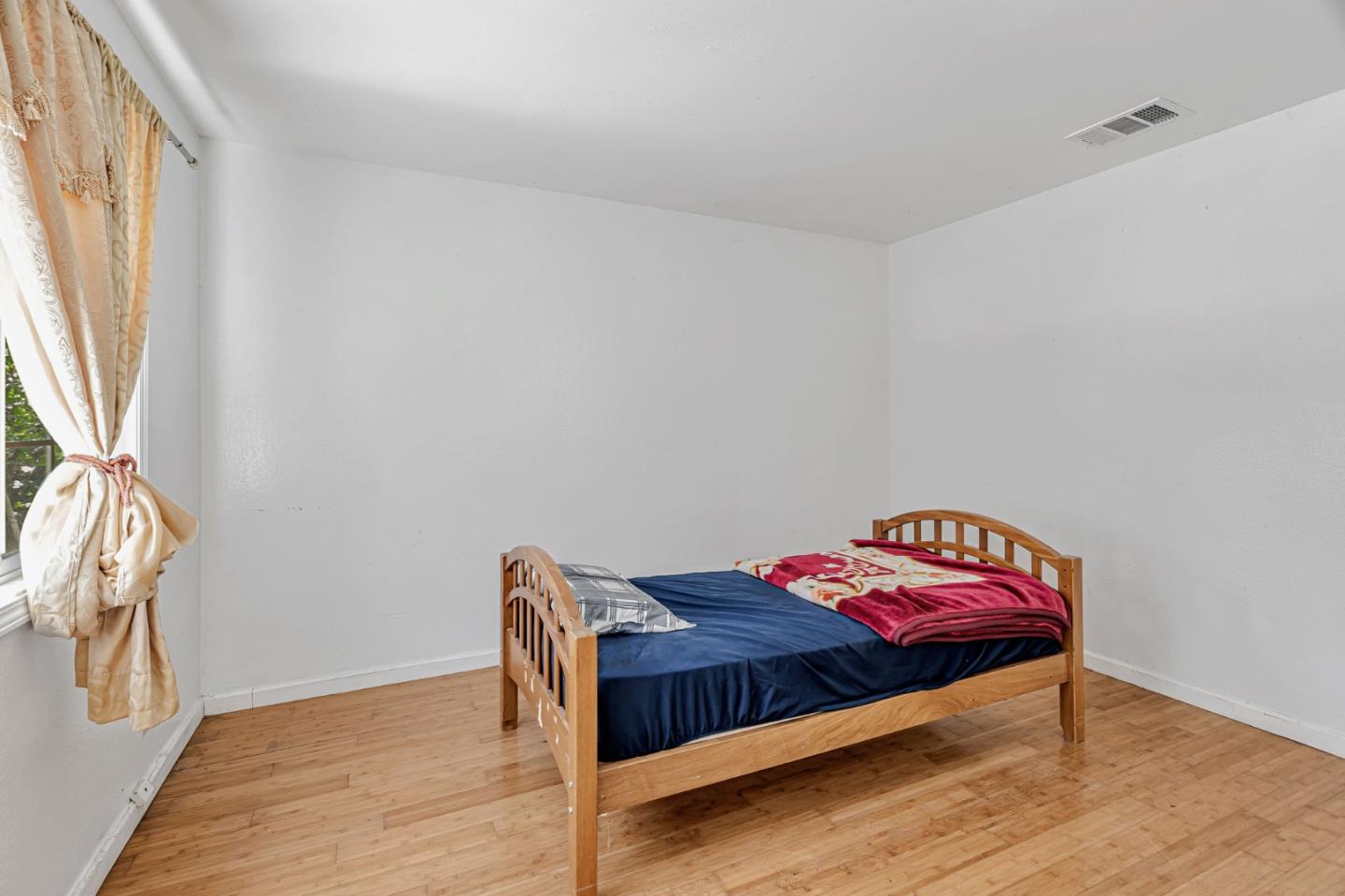 Detail Gallery Image 22 of 29 For 4763 Plainfield Dr, San Jose,  CA 95111 - 4 Beds | 2 Baths