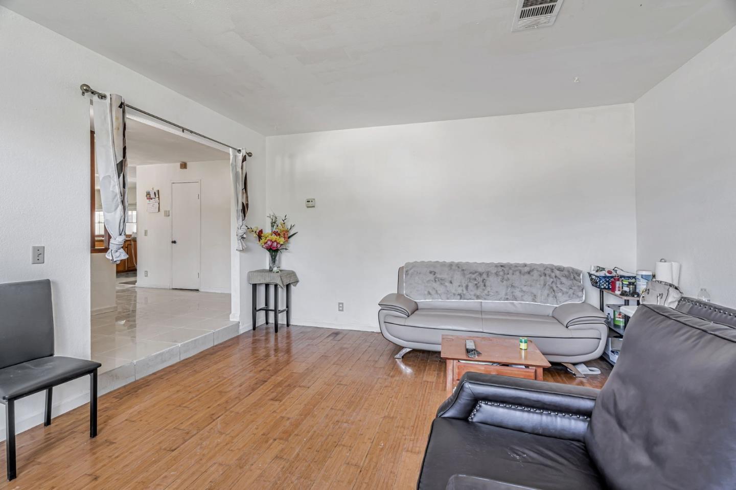Detail Gallery Image 6 of 29 For 4763 Plainfield Dr, San Jose,  CA 95111 - 4 Beds | 2 Baths