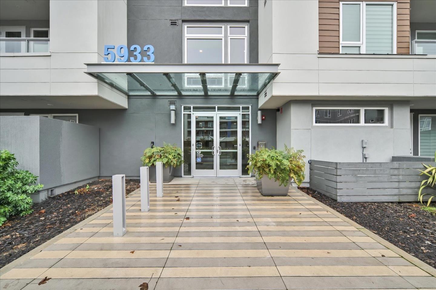 Detail Gallery Image 1 of 44 For 5933 Sunstone Dr #219,  San Jose,  CA 95123 - 2 Beds | 2 Baths